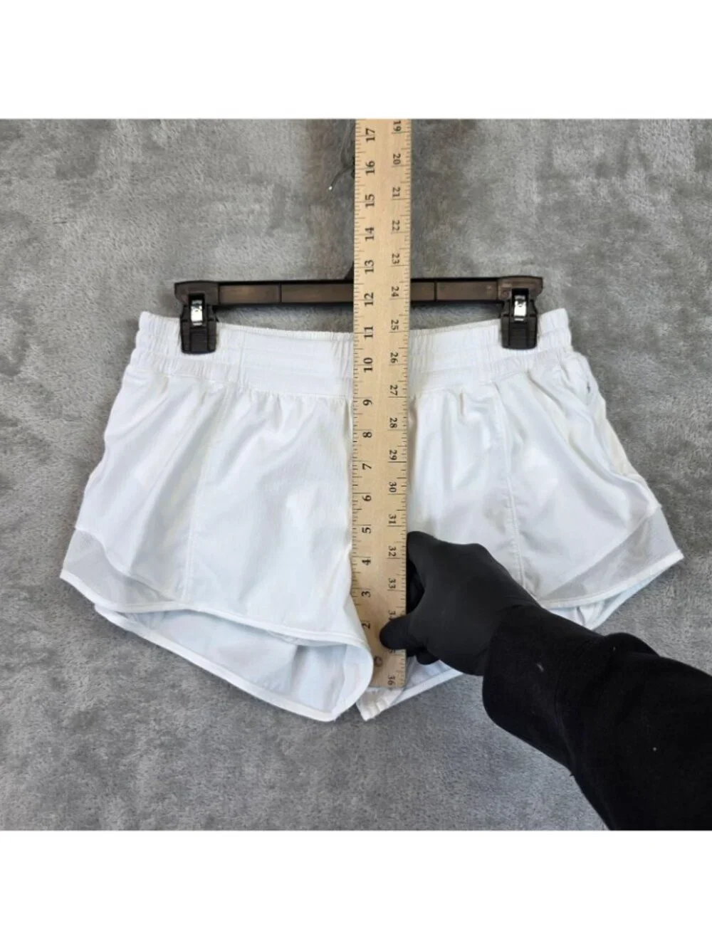 Lululemon Shorts Womens 8 White 2.5 In Running Athletic Lined Mesh Training Gym